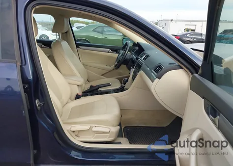 2015 Volkswagen Passat 1.8T Wolfsburg Edition из США, поврежденный, VIN 1VWAT7A36FC007715